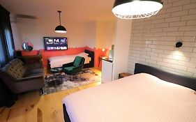 Room Emma,between bus&train station,Netflix,speed Wi-Fi