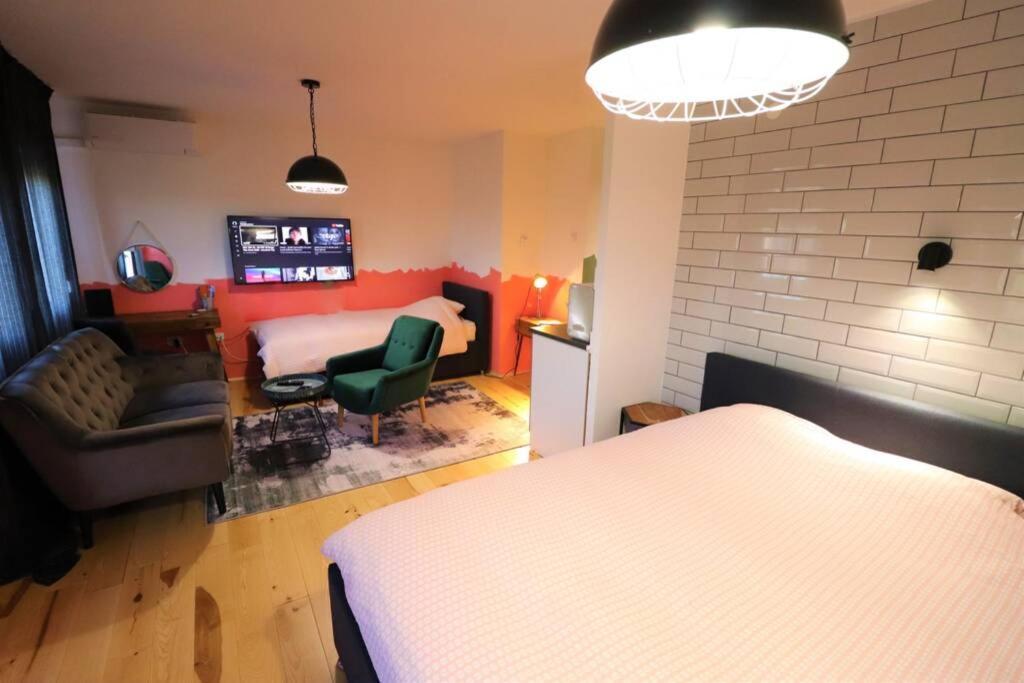 Room Emma,between bus&train station,Netflix,speed Wi-Fi Zagreb Buitenkant foto